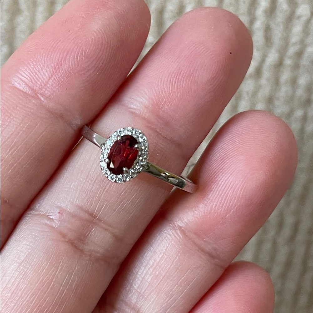Elegant Cute and Dainty Ring Natueal Red Garney Gemstone 925 Silver Size 8